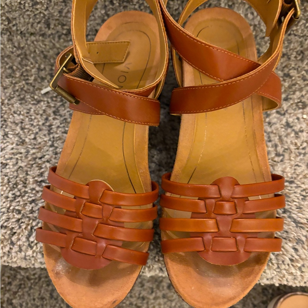 Vionic Tan Leather Sandals